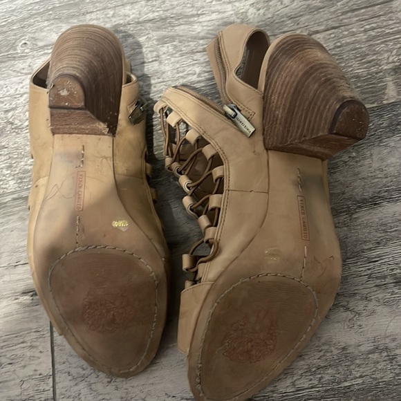 Vince Camuto tan heel worn maybe twice - Picture 4 of 4